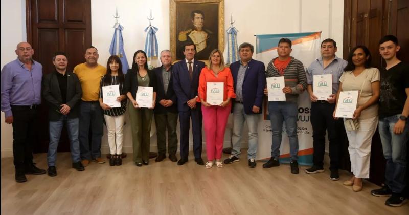 Sadir entregoacute los primeros Microcreacuteditos IVUJ para ampliar o finalizar viviendas