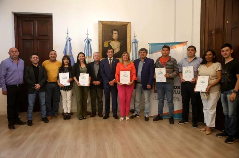 Sadir entregoacute los primeros Microcreacuteditos IVUJ para ampliar o finalizar viviendas