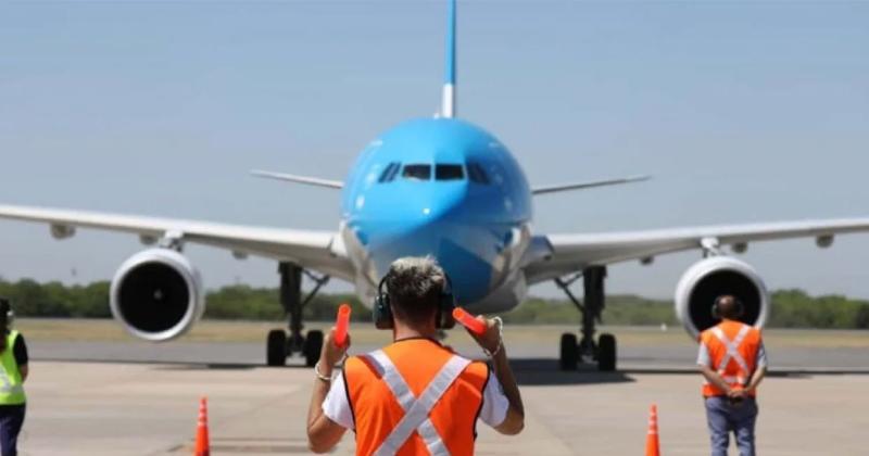 Aeroliacuteneas cerroacute el conflicto con los gremios aeronaacuteuticos