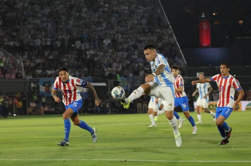 Dura derrota para la Seleccioacuten argentina ante Paraguay 