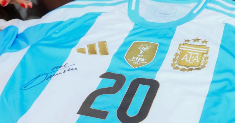 Sortearaacuten la camiseta firmada de un Campeoacuten del Mundo