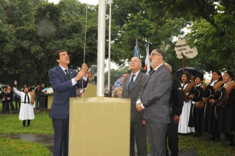 Tributo del pueblo y gobierno a la Autonomiacutea Poliacutetica de Jujuy