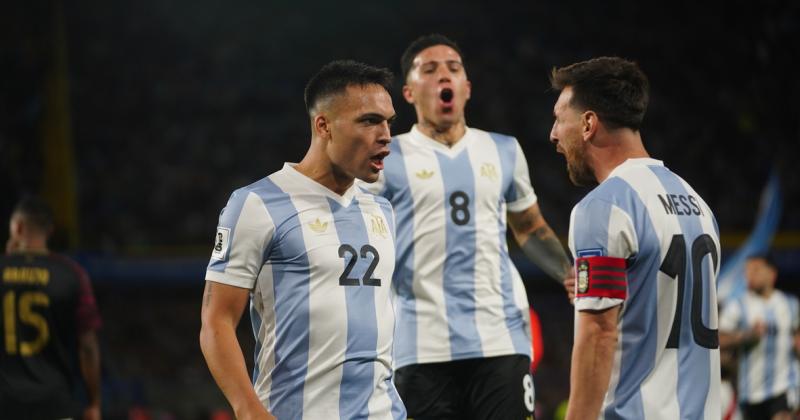 Con un golazo de Lautaro Martiacutenez Argentina le ganoacute a Peruacute