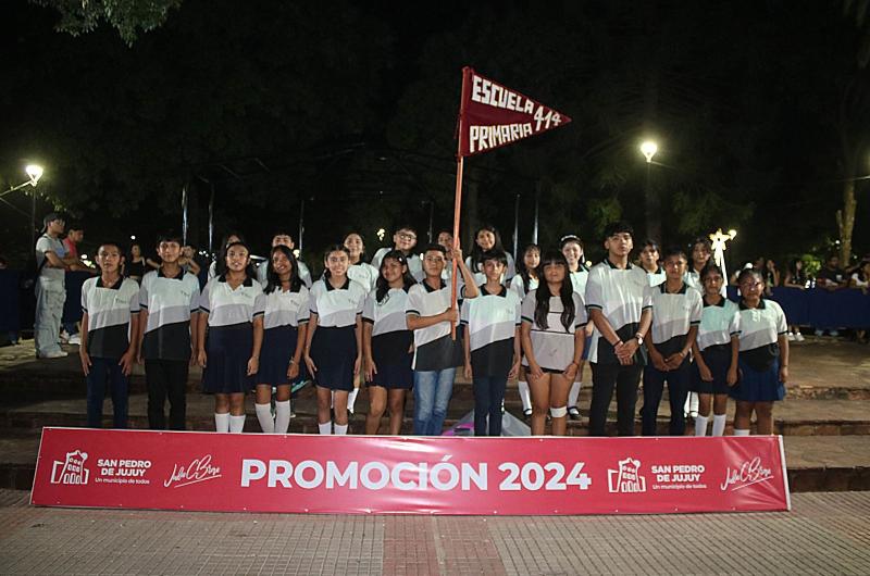 Egresados de 7ordm grado de las escuelas de San Pedro celebraron junto a sus familias