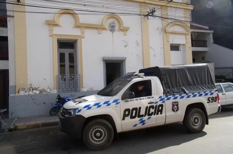 Motociclista embistioacute a una nintildea en pleno centro y se dio a la fuga