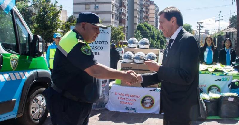 Equipamiento para la Policiacutea de Traacutensito y Seguridad Vial 