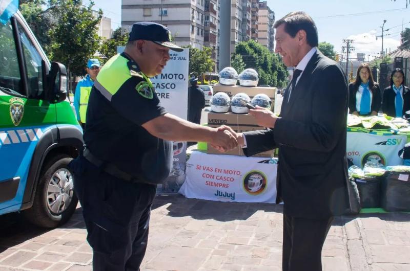 Equipamiento para la Policiacutea de Traacutensito y Seguridad Vial 