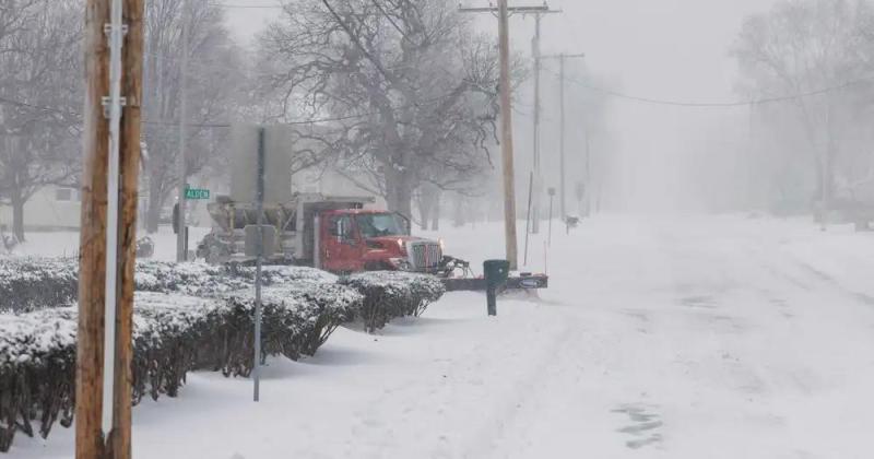 La peor tormenta en una deacutecada deja vuelos varados y oficinas y escuelas cerradas