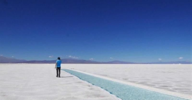 Turista espantildeola sufrioacute grave herida mientras disfrutaba de las Salinas Grandes 