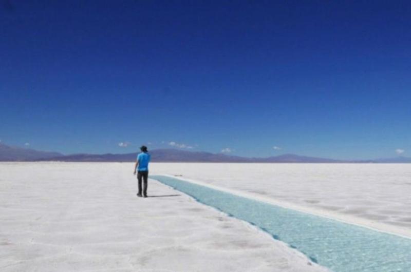 Turista espantildeola sufrioacute grave herida mientras disfrutaba de las Salinas Grandes 