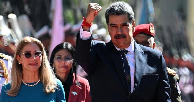 Nicolaacutes Maduro juro por nuevomandato y anuncioacute una reforma 