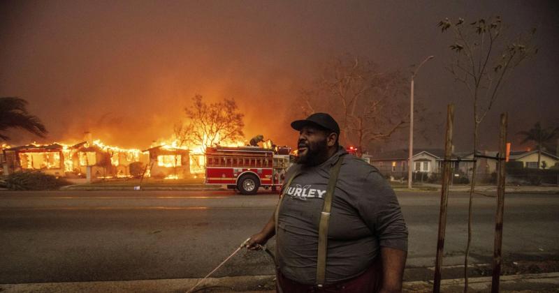 Al menos 16 personas murieron por los incendios en Los Aacutengeles