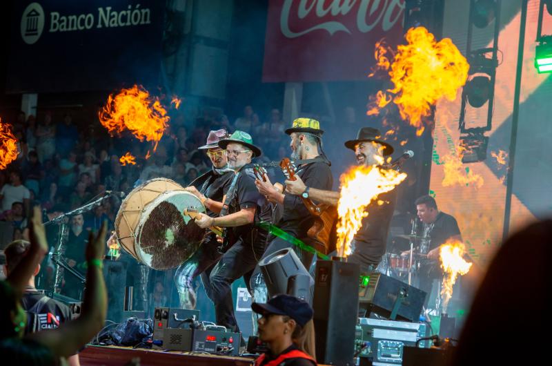 Jesuacutes Mariacutea a puro carnaval con Los Tekis 