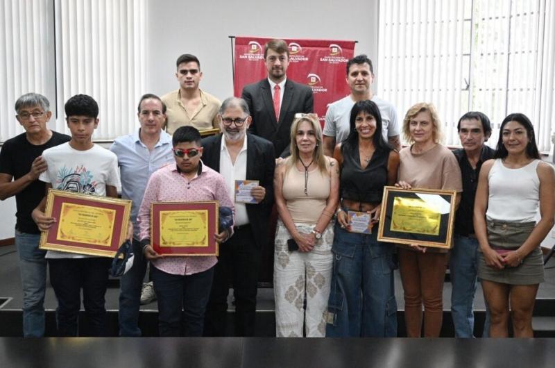 Joacutevenes deportistas recibieron los premios San Francisco de Asiacutes