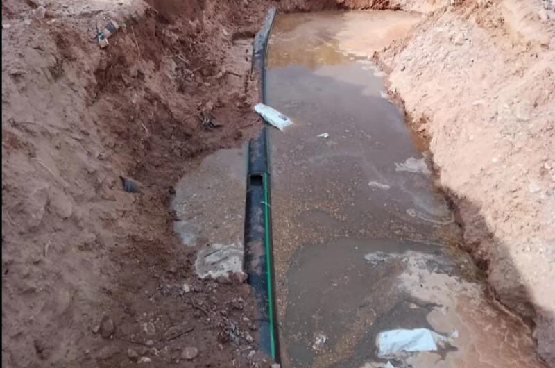 Agua Potable resolvioacute compleja obstruccioacuten de cloacas en Tilcara