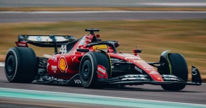 Hamilton proboacute la Ferrari por primera vez y generoacute el delirio de los fanaacuteticos