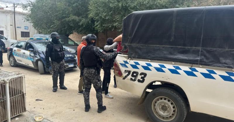 Un policiacutea de Jujuy detenido por filtrar informacioacuten a un clan que extraiacutea oro