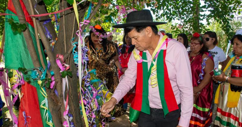 Presentacioacuten del Arete Guazuacute de la Nacioacuten Guaraniacute en la Capital