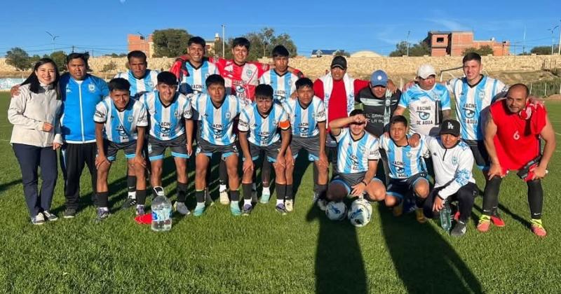 Racing de La Quiaca eliminoacute a Defensores de Monterrico 