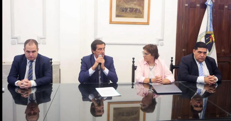 Presentaron nuevo traacutemite electroacutenico para la inscripcioacuten de sociedades comerciales