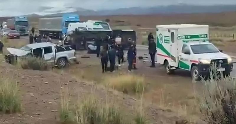 Choque fatal entre una camioneta y una trafic de pasajeros- se registroacute una viacutectima