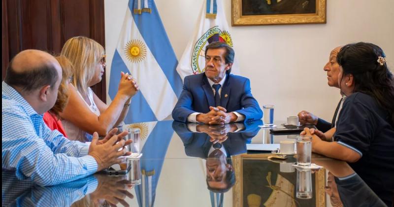 El gobernador Carlos Sadir recibioacute a representantes del Rotary Club Jujuy