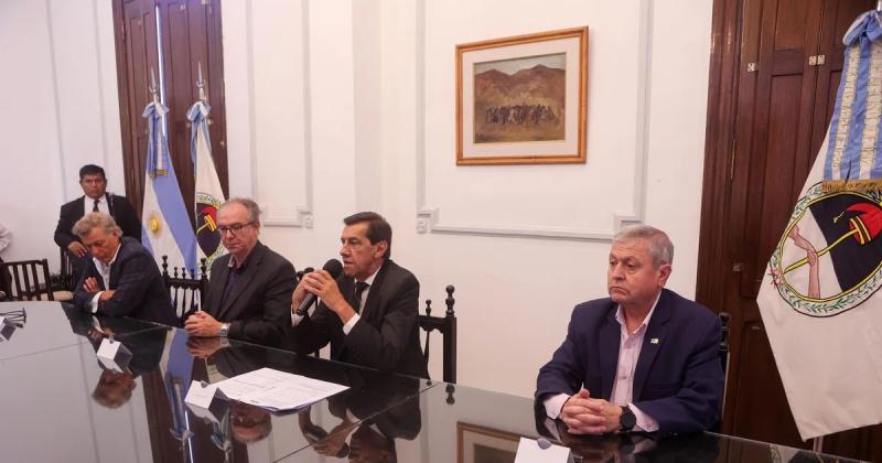 Firmaron contrato para el inicio de obras de las Torres de Lujaacuten