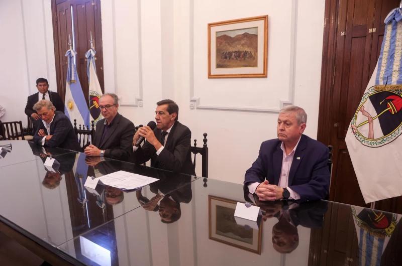 Firmaron contrato para el inicio de obras de las Torres de Lujaacuten