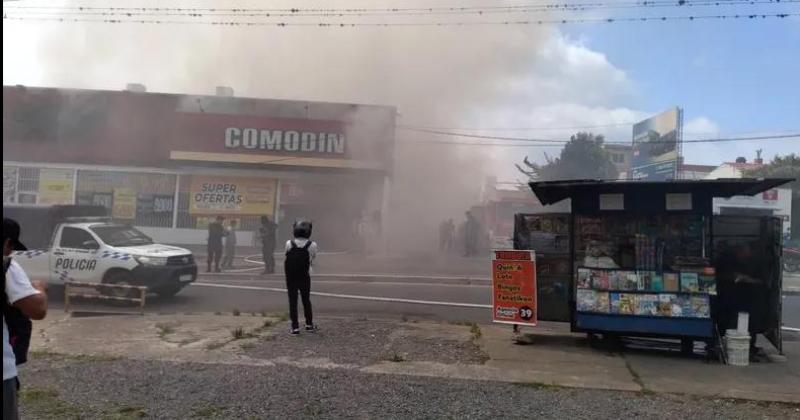 Confirman la muerte de 5 personas en el incendio del supermercado 