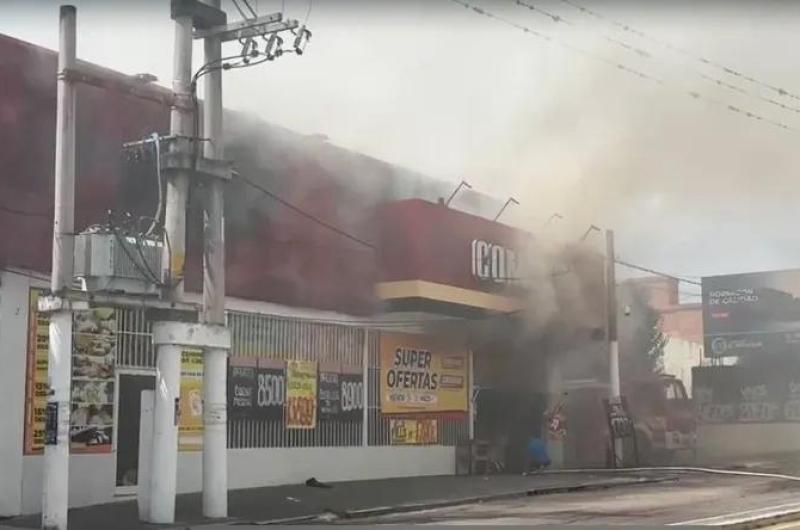 Confirman la muerte de 5 personas en el incendio del supermercado 